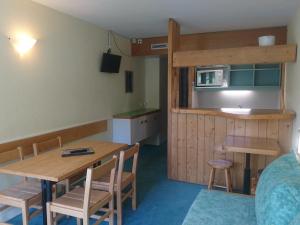 Studio 5 personnes skis aux pieds au Charvet, Arc 1800 - FR-1-411-549