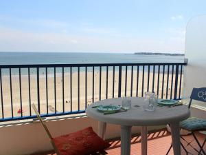 Studio en bord de mer avec terrasse, idéal pour 2 personnes - proche commerces et Casino, La Baule - FR-1-245-68