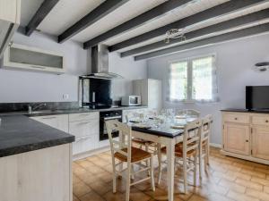 Maisons de vacances Maison Cauterets, 4 pieces, 5 personnes - FR-1-401-133 : photos des chambres