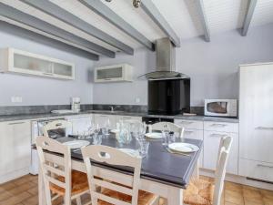 Maisons de vacances Chalet Mitoyen a Cauterets, 3 Chambres, Terrasse, Proche Ski et Centre, Parking Inclus - FR-1-401-133 : photos des chambres