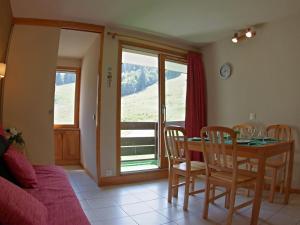 2 Pièces, Balcon Sud-Est, Face ESF, Ménage Inclus - FR-1-291-822