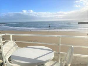 Appartements Appartement Quiberon, 2 pieces, 3 personnes - FR-1-478-81 : photos des chambres