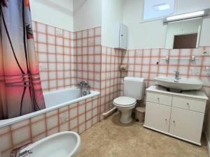 Cambo-les-Bains : T1 Bis lumineux avec balcon, parking, animaux admis - FR-1-495-31