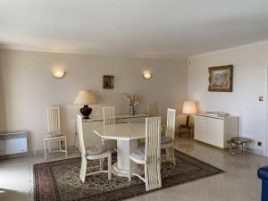 Quiberon - Grand 2 pièces avec balcon et parking, face à la plage - FR-1-478-4