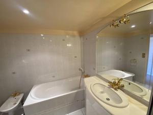 Quiberon - Appartement de 90m², balcon sud, parking privé - FR-1-478-4