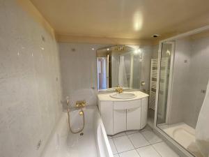 Quiberon - Grand 2 pièces avec balcon et parking, face à la plage - FR-1-478-4