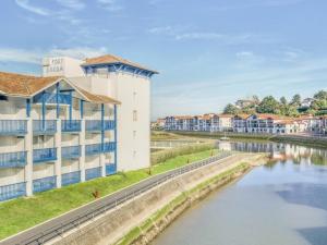 Appartement avec Terrasse et Piscine à 2 pas de la Plage - FR-1-4-567