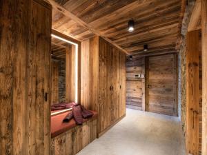 Chalets Chalet Montvalezan-La Rosiere, 8 pieces, 12 personnes - FR-1-398-622 : photos des chambres