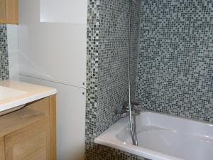 Appartement rénové 4 pièces pour 8 au coeur dArc 1800, animaux admis - FR-1-411-600