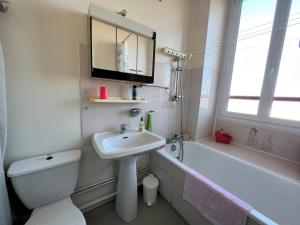 Studio lumineux à Cambo-les-Bains, proche thermes, coin nuit, kitchenette, internet, animaux acceptés - FR-1-495-10