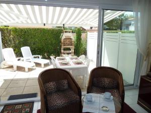 T2 climatisé avec piscine et parking au Cap dAgde - FR-1-607-52