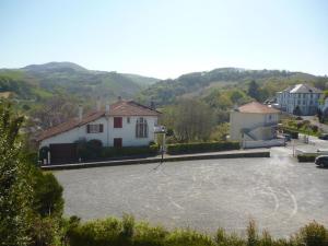 Studio lumineux à Cambo-les-Bains, proche thermes, coin nuit, kitchenette, internet, animaux acceptés - FR-1-495-10