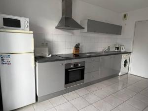T2 bis lumineux avec terrasse, Cambo-les-Bains - FR-1-495-56