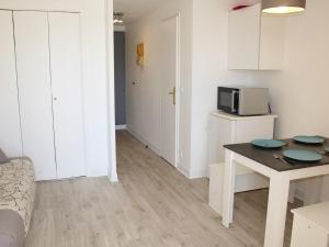 Appartements Appartement Gruissan, 2 pieces, 5 personnes - FR-1-229-764 : photos des chambres