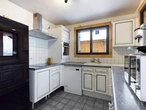 Superbe Duplex Savoyard pour 13 pers. avec Cheminée et Balcons, à 300m des Pistes - FR-1-398-616