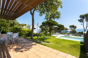 Luxury Villa in front of the beach POPETA