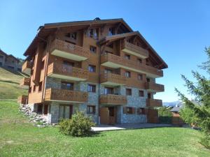 Appartements Chaleureux 3 pieces pour 4 pers avec terrasse aux Allues, proche ski et commerces - FR-1-411-624 : Appartement (4 Adultes)