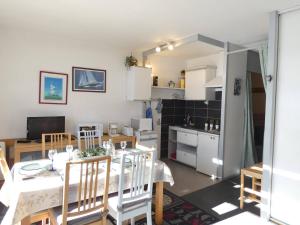 Studio cabine 6 pers. avec balcon, exposé sud, Club Engaly II - FR-1-457-241