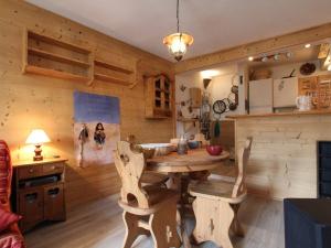 Appartements Grand studio 4 pers avec balcon au coeur de Briancon - FR-1-330C-3 : photos des chambres