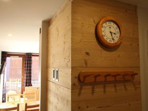 Appartement rénové 6 pers. avec balcon et parking privé à Montgenèvre - FR-1-330D-115