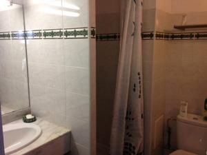 Appartements T3 Duplex avec Terrasse, Piscine et Parking a Vieux-Boucau - FR-1-379-115 : photos des chambres