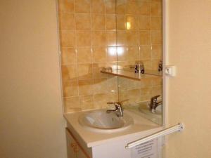 Appartements Appartement cosy, acces direct pistes, 5-6 pers., casier a skis, fondue & raclette, parking gratuit - FR-1-602-53 : photos des chambres