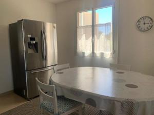 Charmante villa 3 chambres avec piscine privée à 10 min de la plage, climatisée, parking - FR-1-607-26