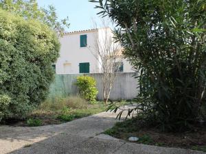 Maisons de vacances Maison de Vacances a St-Georges-d'Oleron - 6 Couchages, Proche Plage, Terrasse, Parking, Menage Inclus - FR-1-246A-69 : Maison de Vacances