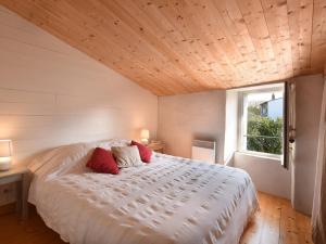 Maison de Charme avec Cour, 2 Chambres, Cuisine Équipée, Proche Village St Clément des Baleines - FR-1-434-74