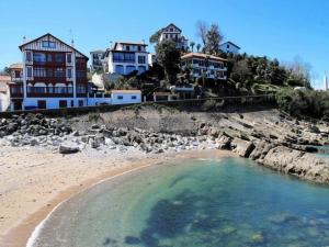 Plage dErromardie à 300m : Maison Basque avec Terrasse, 3 Chambres et Parking - FR-1-4-589