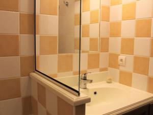 Appartement cocooning à Vars : 45 pers, piscine, pied des pistes, parking inclus - FR-1-330B-177