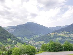 Location 2 pièces 4 pers, ascenseur, vue montagne, parking, St Jean dAulps - FR-1-573-40