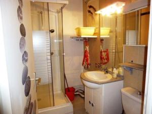 Appartements Studio 6 pers avec acces direct pistes, balcon et parking gratuit - FR-1-602-22 : photos des chambres