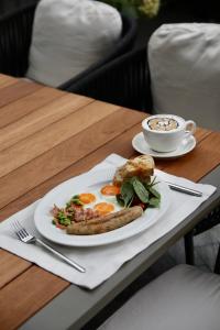 Victoria Deluxe Hotel