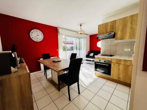 Appartements Coquet T1 Bis a Cambo-les-Bains avec Terrasse, Parking Prive et Acces Internet - FR-1-495-102 : photos des chambres