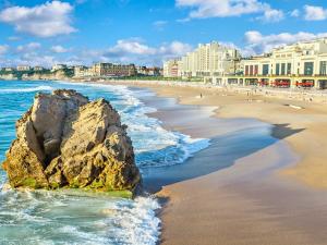 Superbe T2 rénové avec balcon et parking, à 150m de la Grande Plage de Biarritz - FR-1-3-517