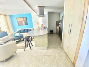 703 Marbella 2 bedrooms Beachfront Beautiful Apartment