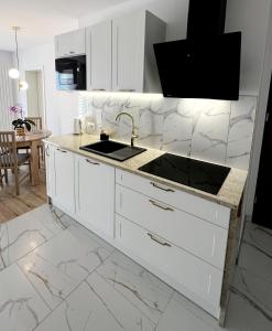 APART KARKONOSZE - Klimatyzowany Apartament Charlotte Karpacz na deptaku z parkingiem w cenie