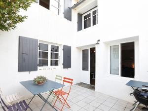 Maisons de vacances Maison Les Portes-en-Re, 3 pieces, 4 personnes - FR-1-434-56 : photos des chambres