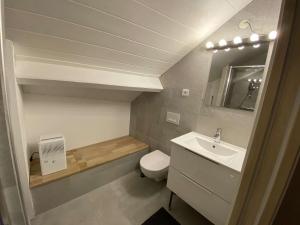 Appartement duplex confortable au cœur de Cauterets, idéal pour 6 personnes et proche des commodités. - FR-1-401-183