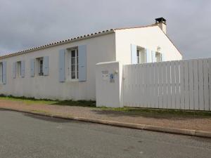 Maisons de vacances Maison Saint-Denis-d'Oleron, 4 pieces, 10 personnes - FR-1-246A-58 : Maison de Vacances (10 Adultes)