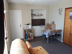 Studio cosy avec accès direct aux pistes à Arette - 4 personnes, casier à skis, parking gratuit - FR-1-602-62