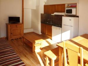 Grand appartement pour 8 avec piscine intérieure chauffée, jacuzzi et grande terrasse exposée sud - FR-1-322-378