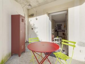 Studio centre-ville avec terrasse, parking, proche télécabine et commodités - FR-1-401-175