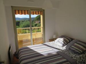 Joli T2 rénové à La Favière, proche plages et commerces, parking privatif - FR-1-610-16