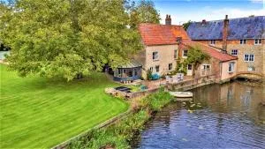 Finest Retreats - Islip Mill House - Beautiful Riverside Home - Titchmarsh
