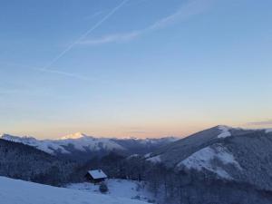 Appartement cosy 4 pers. sur les pistes, parking gratuit, casier à skis, lave-vaisselle, lave-linge - FR-1-602-47