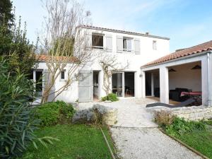 Maisons de vacances Maison Les Portes-en-Re, 5 pieces, 6 personnes - FR-1-434-70 : photos des chambres