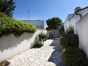 Maisons de vacances Maison Les Portes-en-Re, 5 pieces, 6 personnes - FR-1-434-70 : photos des chambres