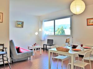 Appartement 2 pièces avec piscine et parking à 2 pas de la plage au Lavandou - FR-1-251-384